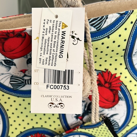 🎉HP🎉Fancy Cat Printed Tote with Matching Wristlet - Picture 5 of 14